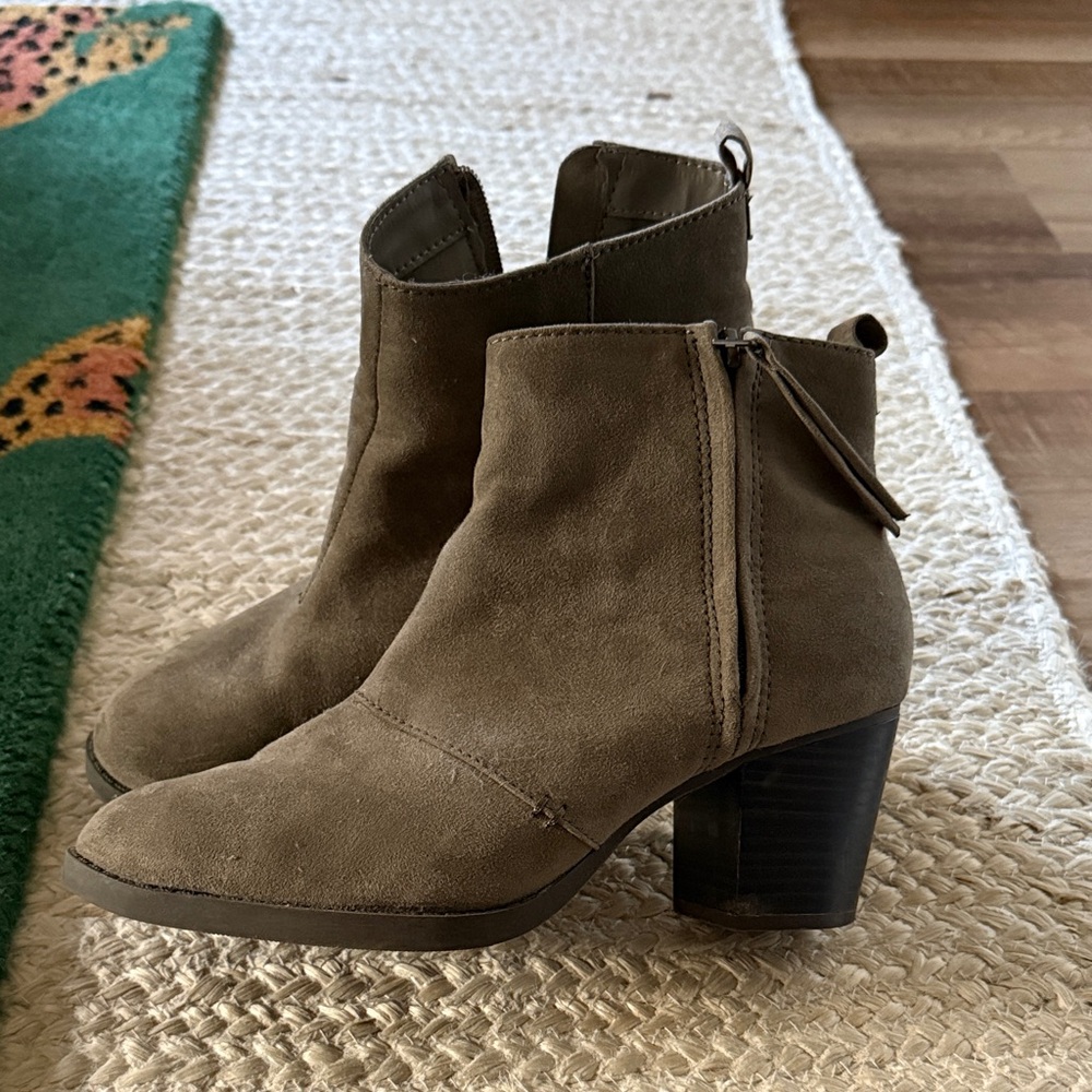 Olive/Grey ankle boots